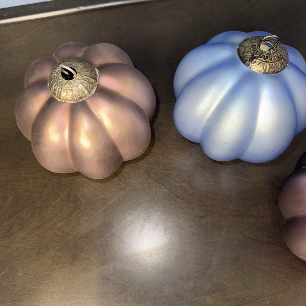 Lot 3 Vtg large Glass Christmas‎ Ornaments Ribbed Pumpkin Shape rose & Blue - Picture 5 of 16